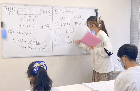 やる気アシストの2025年冬期講習・公立入試直前講習で数学の解説をする様子